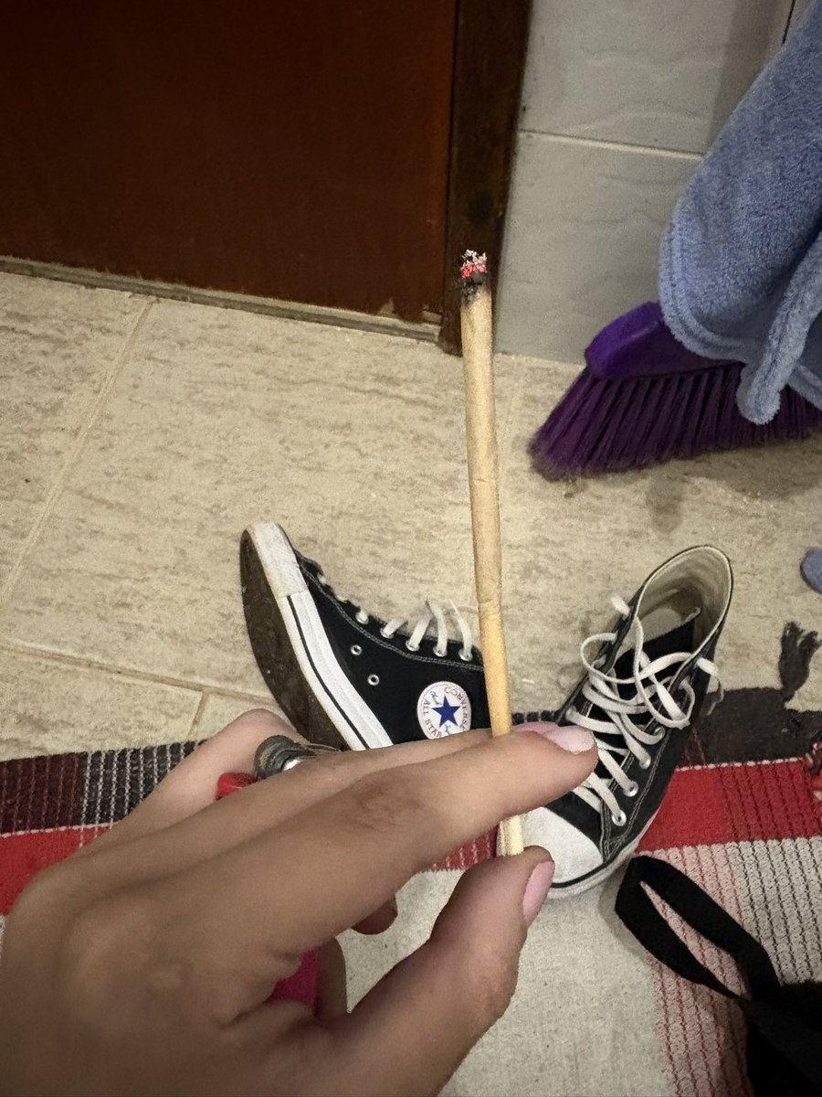 ghstgrlw's tweet photo. nossa q tabaco bem bolado https://t.co/mUGBJH1Uu2