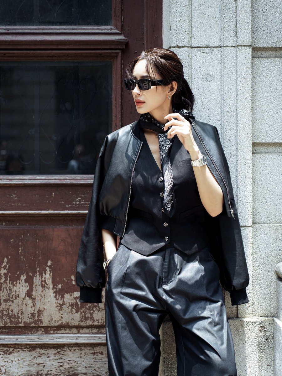bbimarshmallow's tweet photo. Effortlessly stunning in black. 🖤
#luxsulax https://t.co/zRVwVysj8o