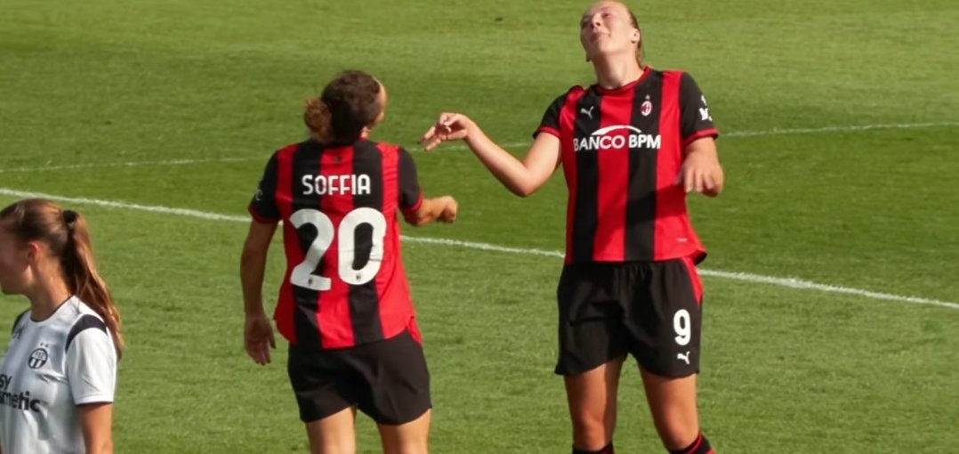 LucaManinetti's tweet photo. Il #MilanFemminile vince la sua prima uscita stagionale, battendo 3-2 lo Zurigo! In rete #Vandooren, #Kamczyk e Il primo gol del nuovo numero 9 🔴⚫️ #Fornes! https://t.co/it0AuzNyXn