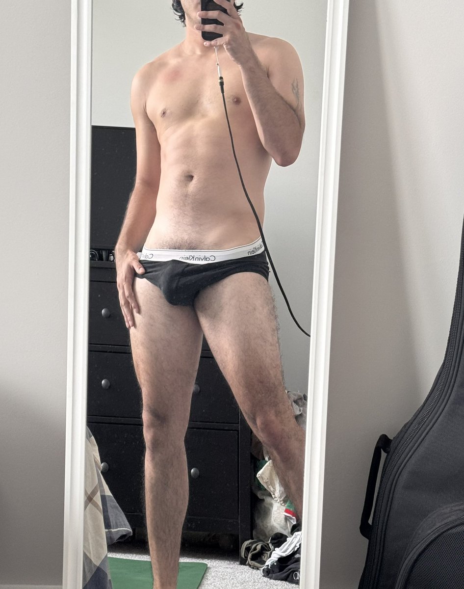 Biverses3's tweet photo. Post-yoga sweat🥵
#nsfw #nsfwtwt #lude #bulge https://t.co/rkoBCDTU2J