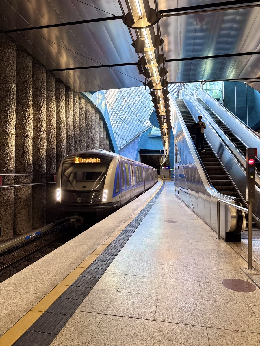 Gon_753's tweet photo. 🚇 Metro de Múnich https://t.co/j8teGjSyQQ