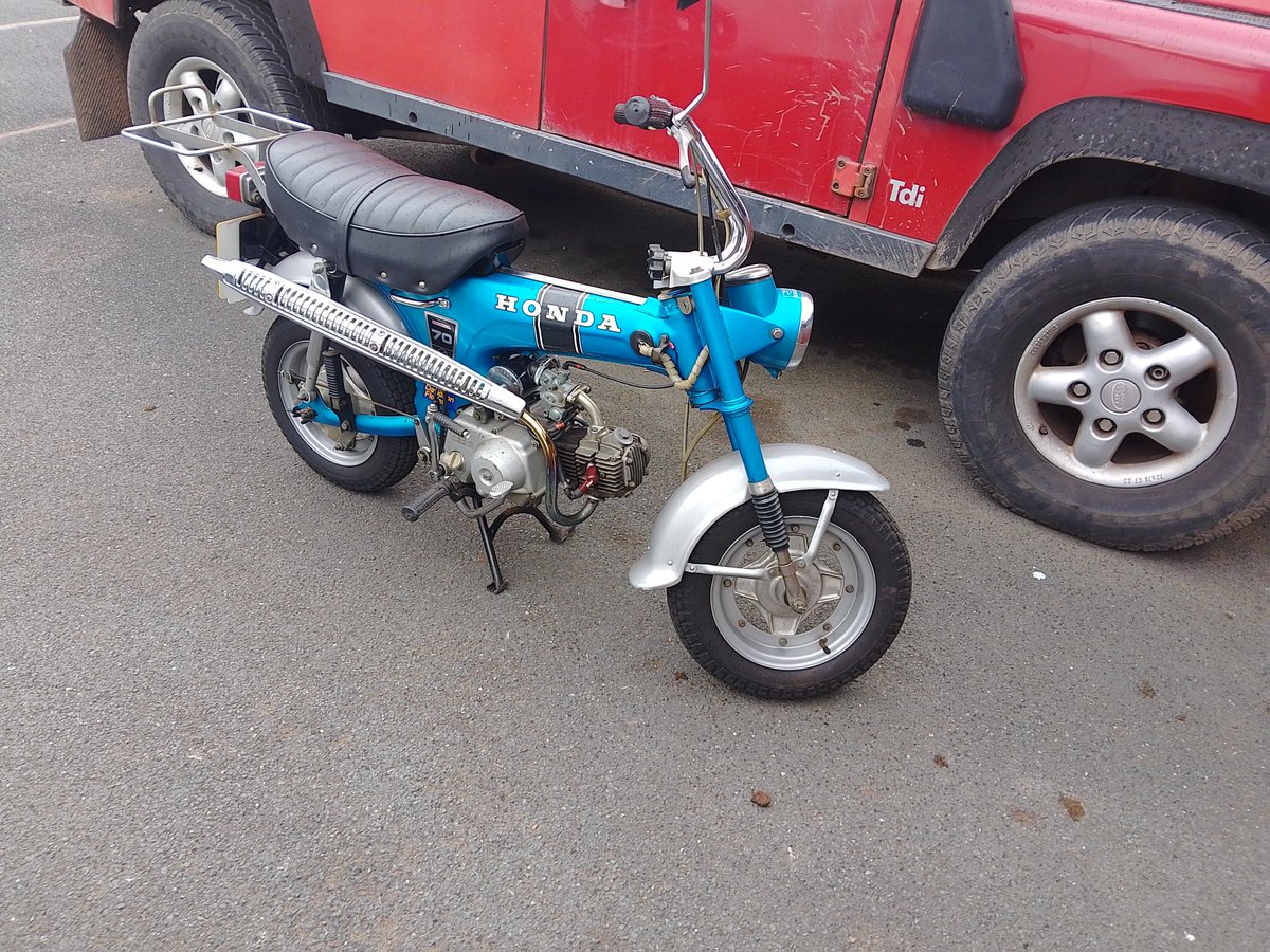 PirateArchitect's tweet photo. Had a play on the small caps before the briefest of rain stopped play, love buzzing about on either of these. Still need to see if I can get the ST in the back of the defender #c90 #st70 #honda https://t.co/eSgVtxSmav