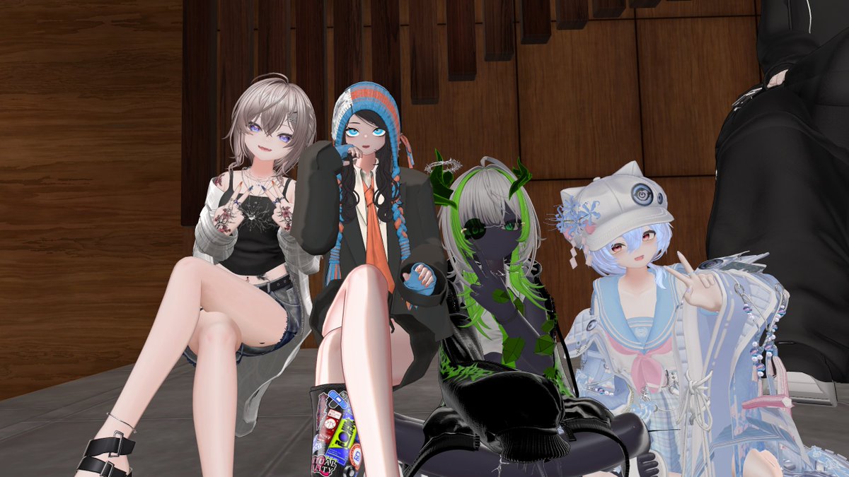 osyaka_vrc's tweet photo. 真央集会いってきーたよ！
同じ衣装着てる人見るとテンション上がるじゃん
あと初めて人外改変も見れて新鮮でした
写真撮ってくれたみなさんありがとですー！

#真央_mao集会 https://t.co/fOKzDVWwcf