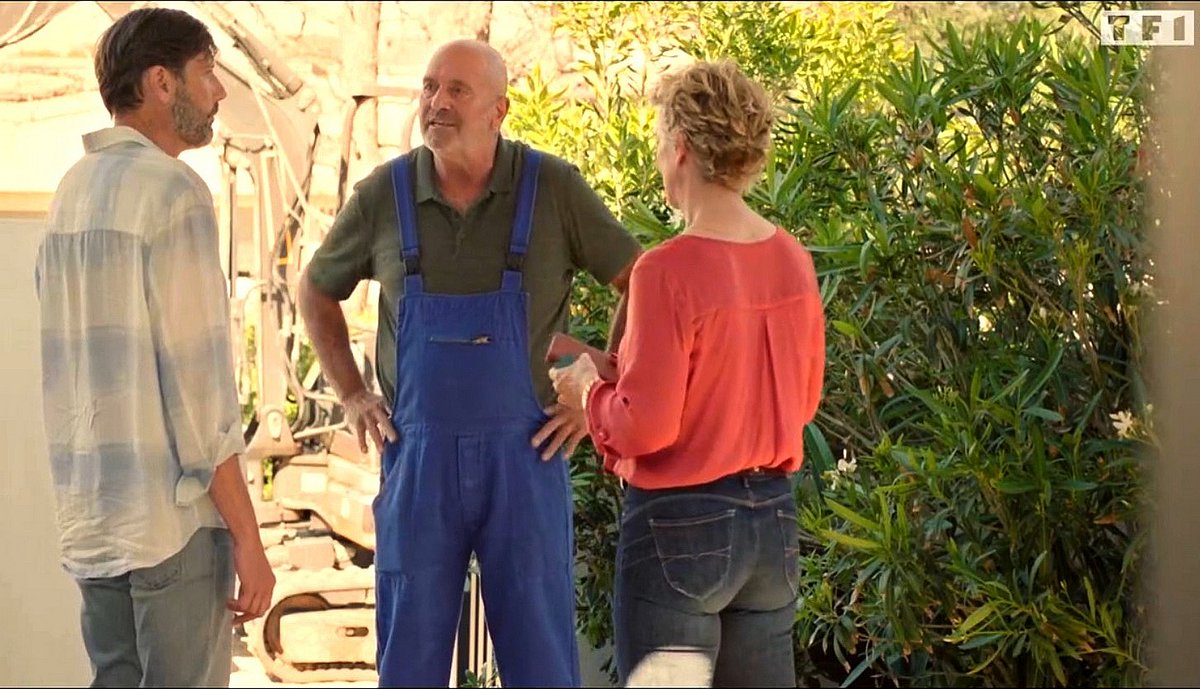 PBLVTF1's tweet photo. Un acteur, trois personnages :
Retour hier de Bernard Llopis (dans le rôle de Gilbert Guiroy, le terrassier - pelleteur)
#pblv #pblvepb https://t.co/esQuBPme24