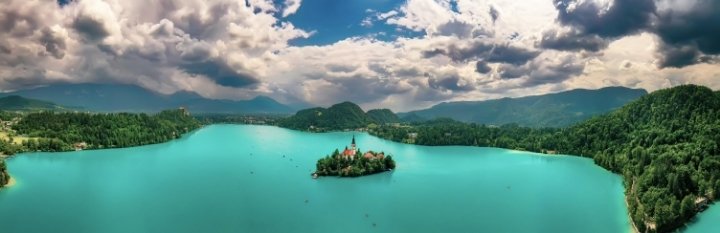 Jeremy4100's tweet photo. 🌴 Hidden Gem – Bled, Slovenia
Lake Bled, Slovenia 🇸🇮
A fairy-tale lake with an island church, a medieval castle, and breathtaking mountain scenery. It's one of Europe's most beautiful hidden gems.
💬 Would you rather visit Lake Bled in summer or winter?
#LakeBled #Slovenia #HiddenGem #TravelInspiration