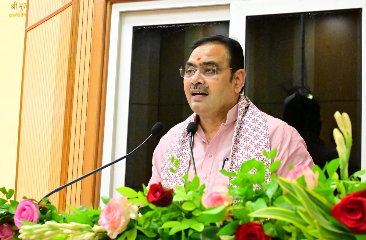 BhajanlalBjp's tweet photo. आज हरिश्चंद्र माथुर राजस्थान राज्य लोक प्रशासन संस्थान में 'भारत टैक्सी' योजना का भव्य शुभारम्भ किया। 

यह अभिनव पहल हमारे प्रदेश के युवाओं के लिए स्वरोजगार और आत्मनिर्भरता के नए अवसर भी सृजित करेगी। इस योजना से जुड़े सारथी सिर्फ कर्मचारी नहीं बल्कि इसके मालिक होंगे।

आदरणीय प्रधानमंत्री श्री @narendramodi जी के दूरदर्शी नेतृत्व और माननीय गृह एवं सहकारिता मंत्री  श्री @AmitShah जी के मार्गदर्शन में यह पहल देश में सहकारिता क्षेत्र को नई ऊँचाइयों पर ले जाएगी। 'सहकार से समृद्धि' का यह संकल्प हमारे सारथी भाई-बहनों और आम नागरिकों को सशक्त बनाने की दिशा में एक ऐतिहासिक कदम है।

इस दौरान माननीय केंद्रीय सहकारिता राज्य मंत्री श्री @mohol_murlidhar जी, राज्य के सहकारिता मंत्री श्री @DakMla जी सहित अन्य जनप्रतिनिधिगण, गणमान्य जन उपस्थित रहे।