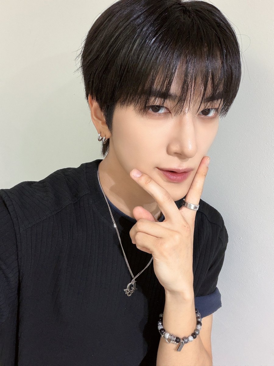 TRENDZ_OFFCL's tweet photo. [#윤우] 오늘 유독 사나운 느낌(?)🐺

#FROM_TRENDZ #TO_FRIENDZ #TRENDZ #트렌드지 https://t.co/IUe9z5dqyV