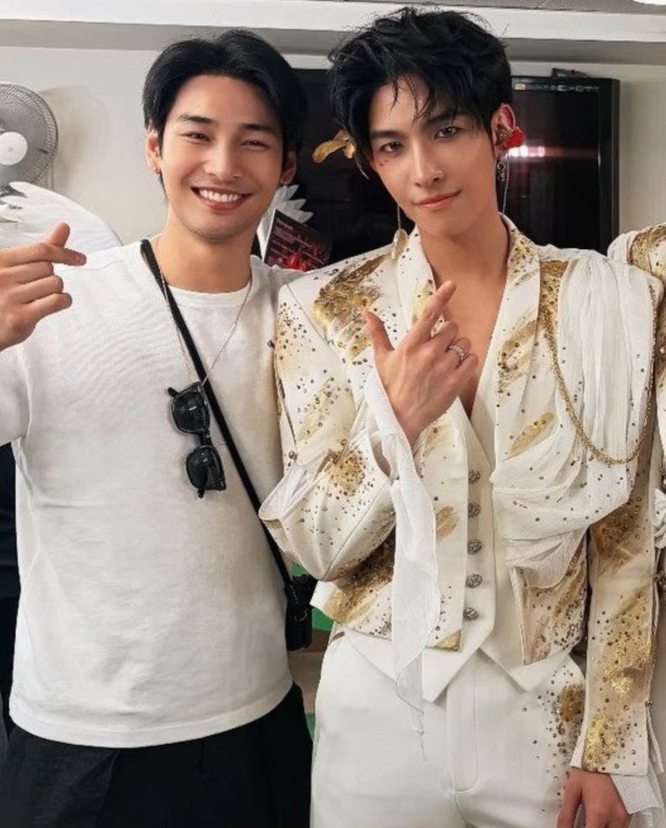 ywevrmore's tweet photo. finally the sawadee ka and ni hao fine shyt brothers have an hd pic together https://t.co/LstIdPs2IL
