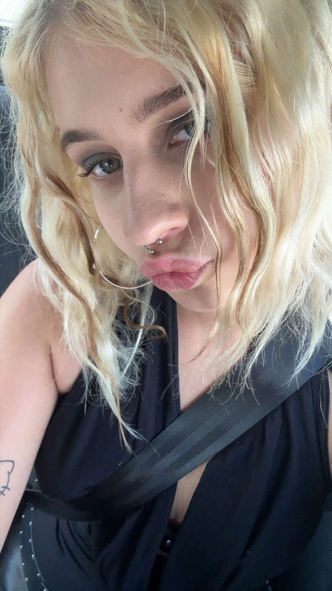 MissBlackmail's tweet photo. You're a pig 

You're a piece of trash bitch
Give up. https://t.co/LKf2n5zlqN