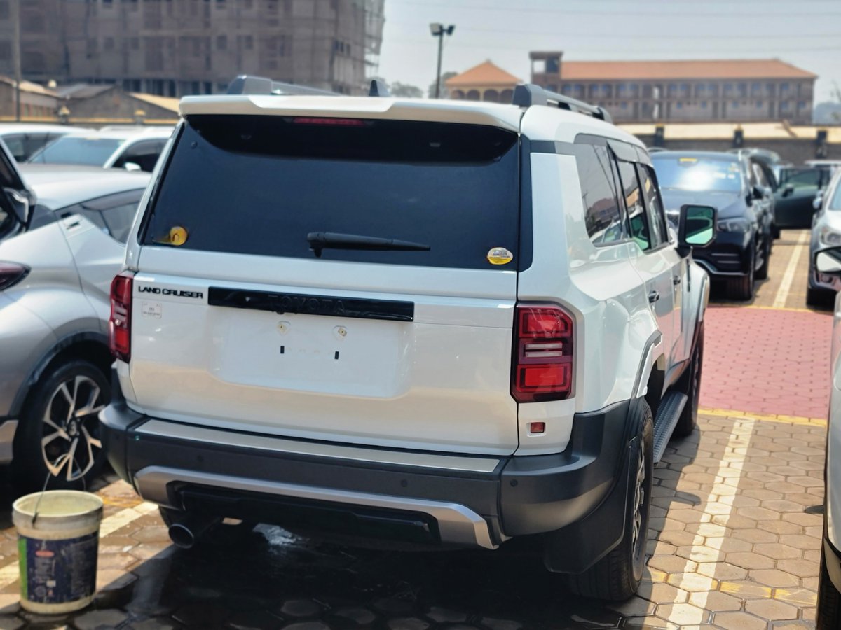 Shadracksky's tweet photo. Landcruiser 2025
Petrol 
Available on sale
300m cash
Full specs 
Hit my dm 0753272278 https://t.co/GOGzoQ2BN0