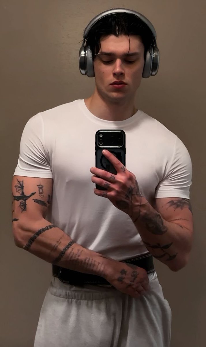 Hunter D. tweet media