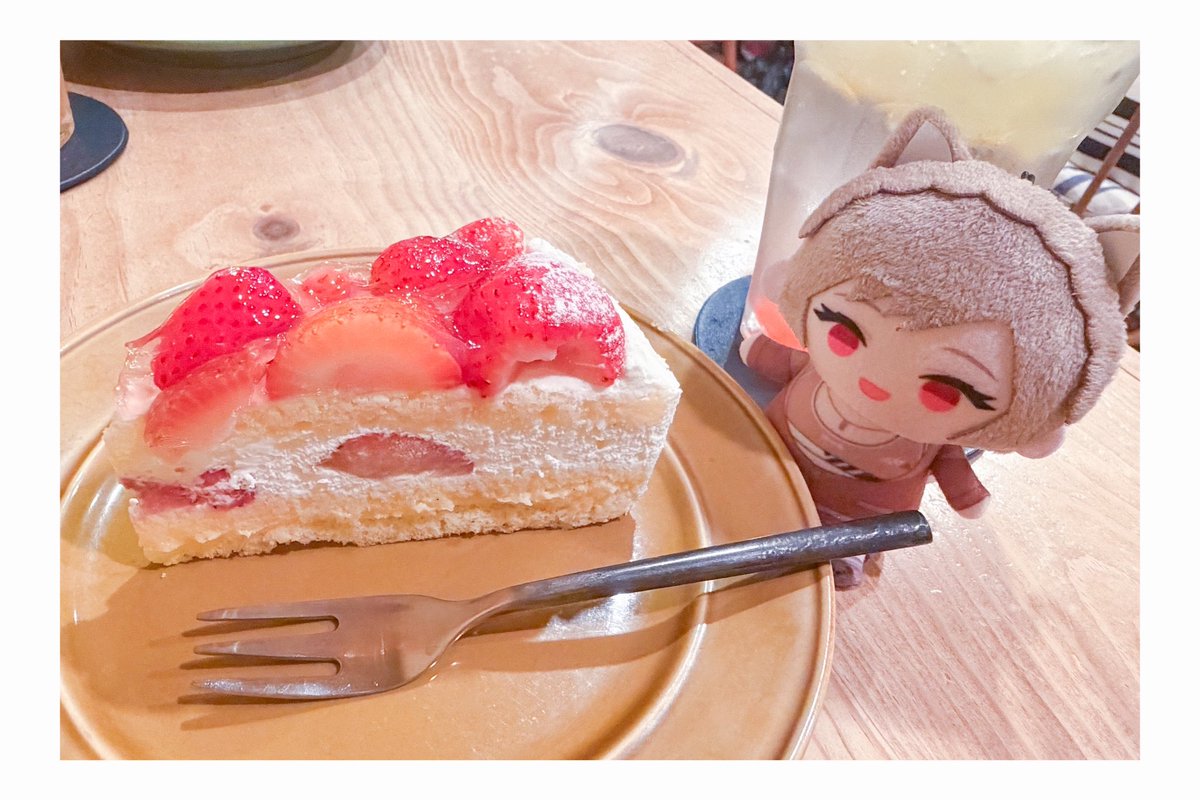 misui's tweet photo. ちいかわの映画観たし、ケーキも食べた。 https://t.co/qk9yY1m6f9