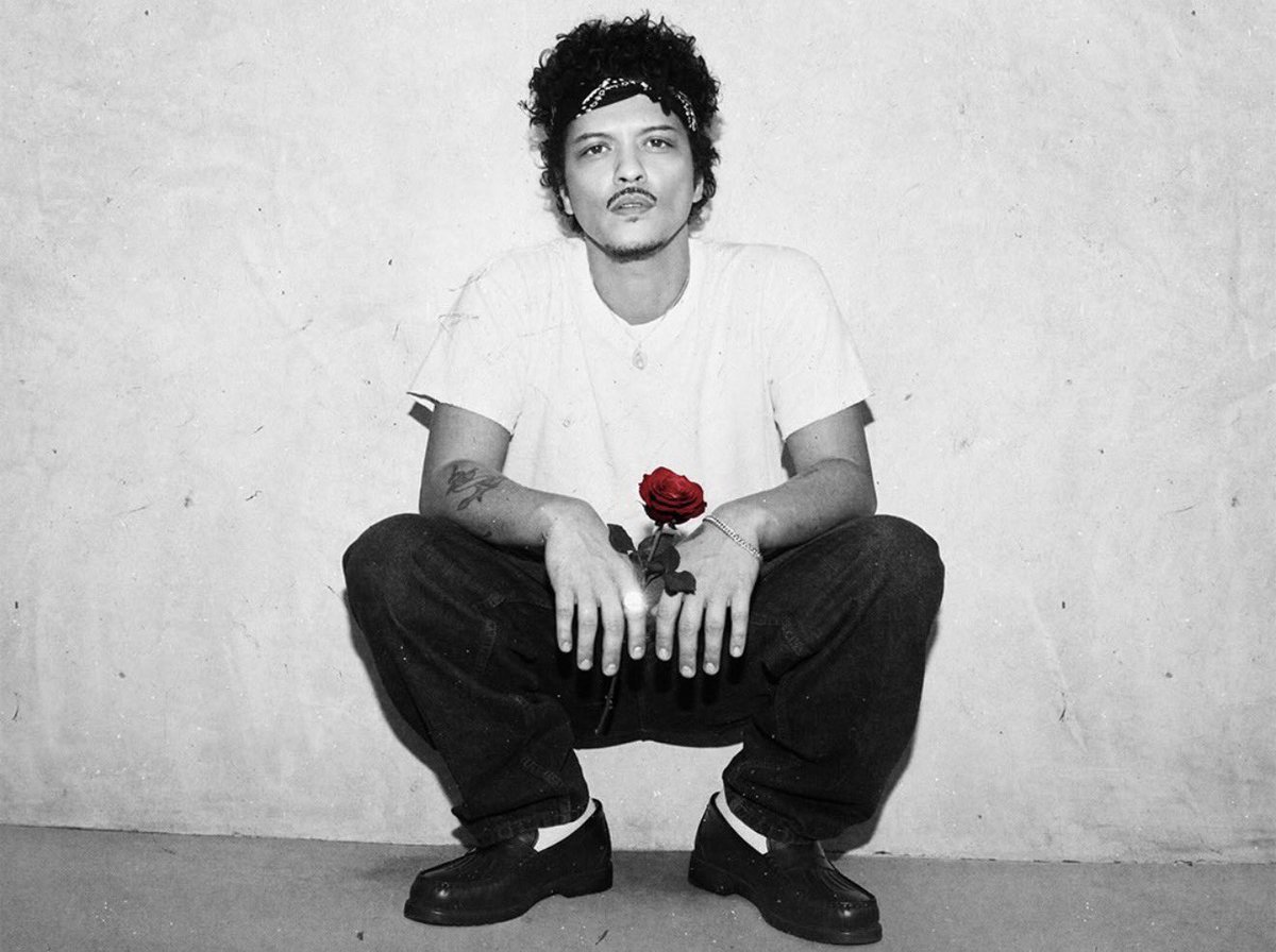 BrunoMarsAccess's tweet photo. GIGANTE! Com apenas 9 faixas solo, ‘The Romantic’, novo álbum de Bruno Mars, alcança a marca de 1,5 BILHÃO de streams no Spotify.

— Com isso, TODOS os 5 álbuns de estúdio do artista ultrapassaram essa marca na plataforma. https://t.co/g8wRU8pNmt