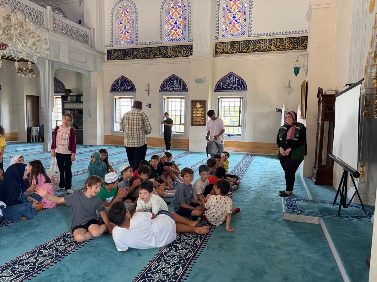 uskudaryesilay's tweet photo. Üsküdar Şubesi olarak Hacı Ahmet Ünal Vakfı Yaz Okulları kapsamında Küçük Selimiye Camii, Kandilli Camii ve Hacı Mehmet Ali Öztürk Camii’nde öğrencilere yönelik Benim Kulübüm Yeşilay etkinliğimizi gerçekleştirdik.

@mehmetDinc1920 @cihatturkmen34 https://t.co/1k8ZUPmXX5