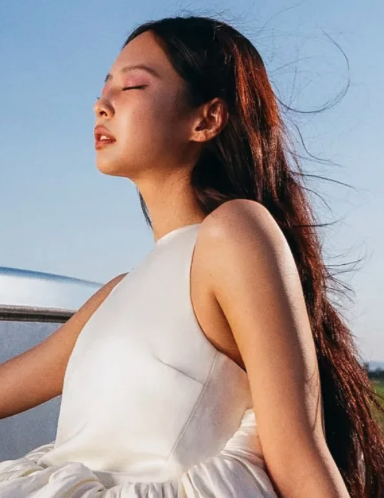 AboutMusicYT's tweet photo. Less Than a Lover by Jennie debuts with 3,091,993 streams on Spotify Counter. https://t.co/jyQMW7j8PO