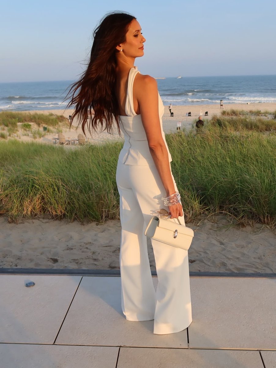 hourlydobrev's tweet photo. Nina Dobrev https://t.co/VVCbsLti6X