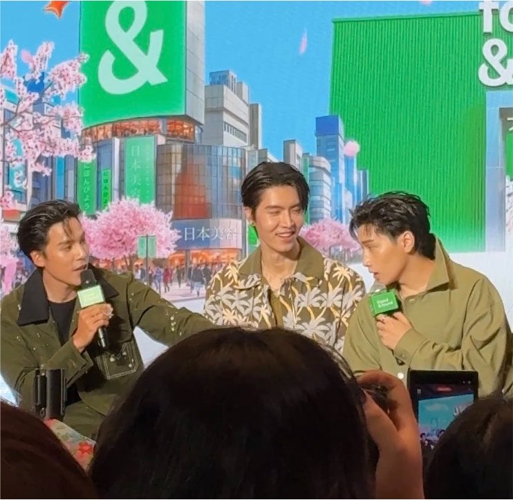 tkapo_'s tweet photo. : ทำดีมาก ที่ไปนั่งคั่นกลางตรงนั้น
: จริงกั๊บนาย ผมได้ฟินที่เขาคุยกันทุกอย่าง
: ห๊าา!!
: เอ้ยย ได้ยิน!! https://t.co/WYeNqUyCp7