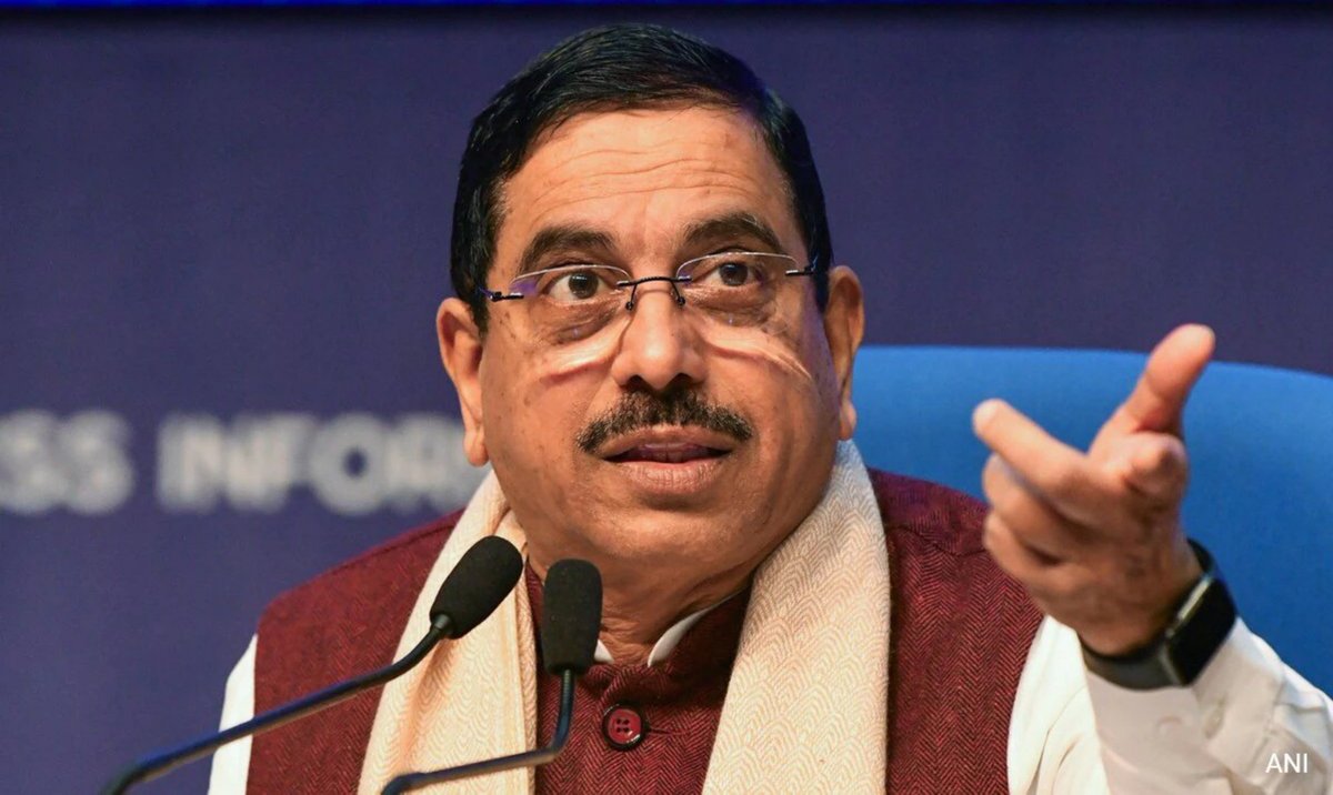 amankhari21's tweet photo. प्रहलाद जोशी को शिक्षा मंत्रालय का अतिरिक्त प्रभार सौंपा गया है। https://t.co/CnYTrbXk9y
