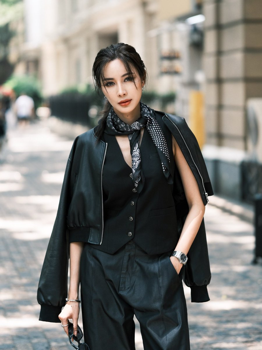 bbimarshmallow's tweet photo. Effortlessly stunning in black. 🖤
#luxsulax https://t.co/zRVwVysj8o