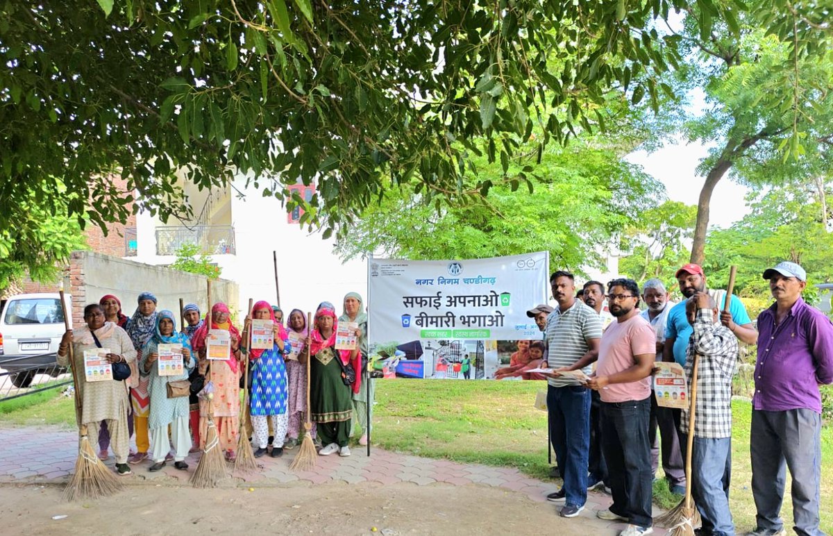 MCChandigarh's tweet photo. #SafaiApnaoBimariBhagao

An awareness campaign was conducted in Daddu Majra near the Community Centre (Admin Land) under the #SafaiApnaoBimariBhagao campaign. Residents were sensitised about the segregation of four types of waste and encouraged to maintain cleanliness in and around their surroundings for a cleaner, healthier Chandigarh.@SwachhBharatGov

#SwachhChandigarh #WasteSegregation #MunicipalCorporationChandigarh #CleanlinessDrive