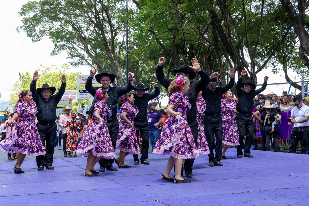 alcaldiabquilla's tweet photo. Barranquilla recibe el 58.° Torneo Internacional del Joropo, con una muestra que celebra la música, la danza y las tradiciones de los Llanos Orientales. 💃🏻

Te esperamos este sábado, a las 5:00 p. m., en el @Granmalecon_baq.

¡No te pierdas esta gran fiesta cultural!🎶 https://t.co/BM07vlIOGK