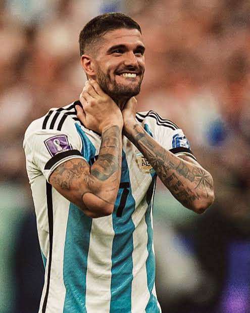 🏴☠️ Mai neim is M. Carolain 🇦🇷 tweet media