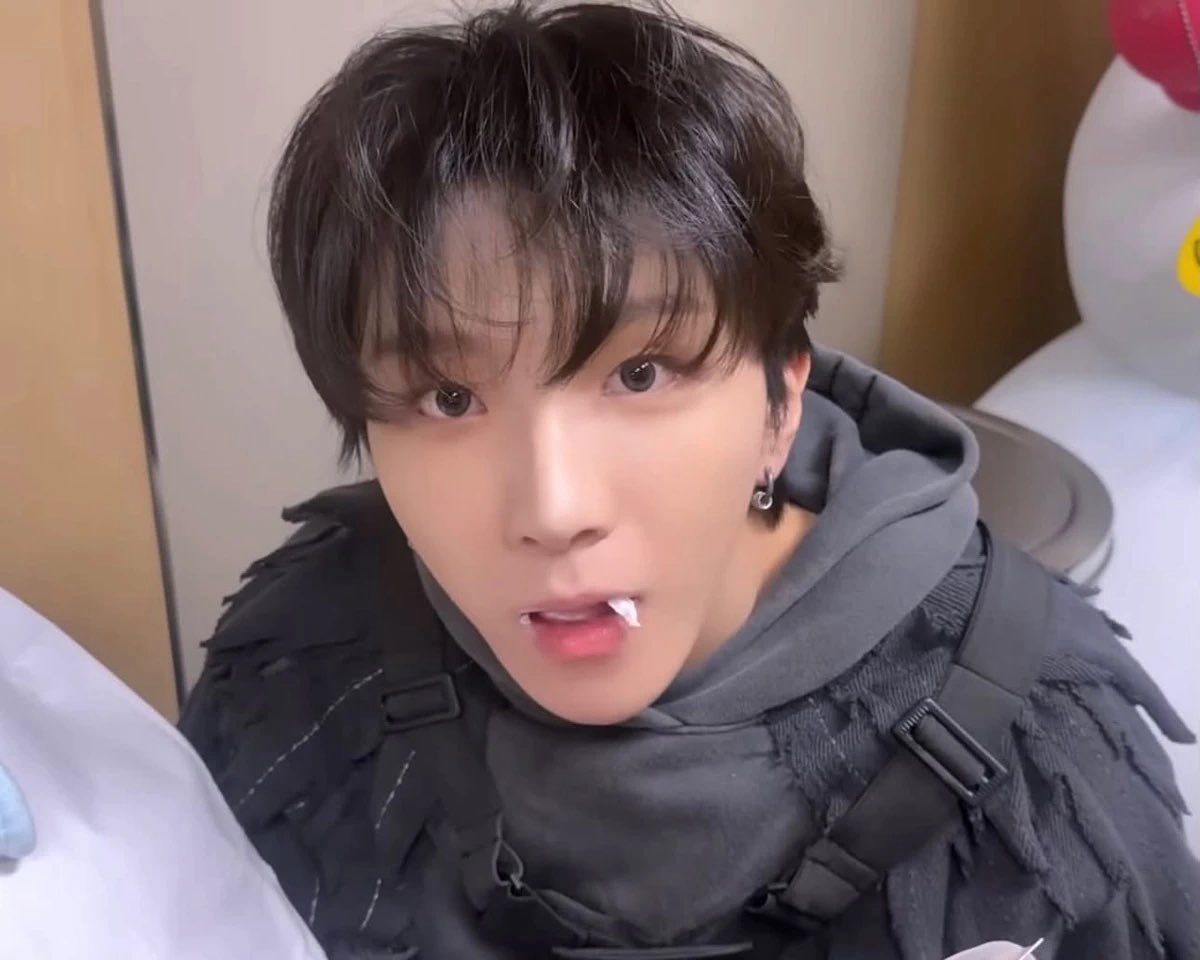 wouhack's tweet photo. 모찌 먹는 운학이가 더 모찌라 사망함 https://t.co/yTXjmEGjuY