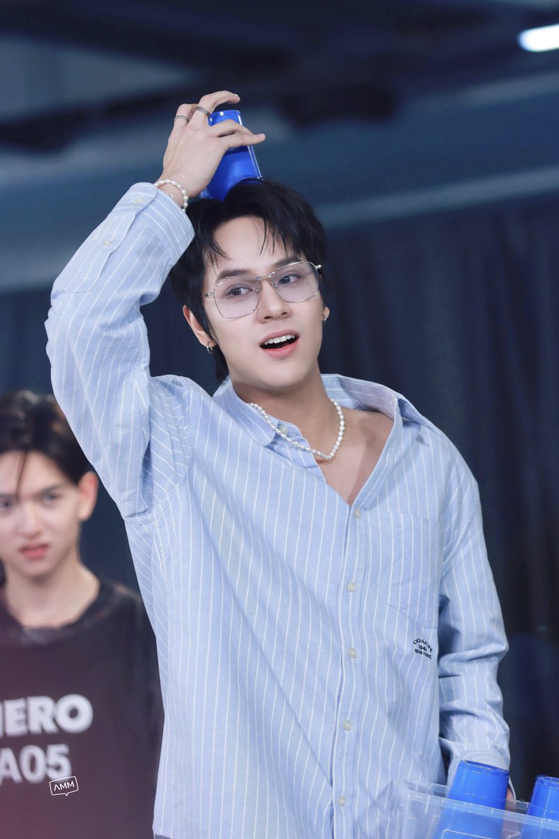 amm_matsu's tweet photo. วางแก้วไว้บนหัว ก็น่ารักแล้วเนี่ย

NANON AT ALPHACAMP
#TheAlphaCamp5thLive
#mynameisnanon https://t.co/6pW7uUsgPe