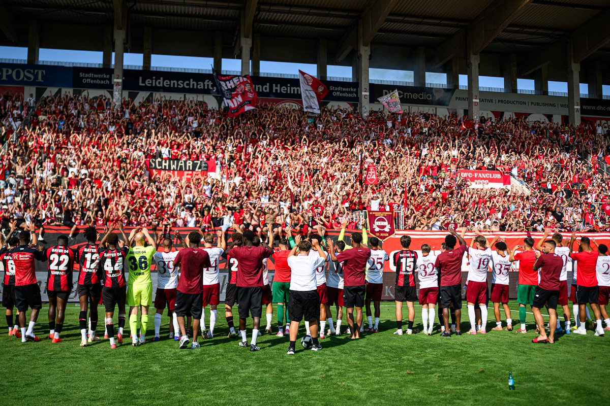 bayer04_es's tweet photo. ¡Gracias por esta tarde tan especial, @OFC_offiziell! 🫶

#OFCB04 | #SomosBayer04 🖤❤️ https://t.co/HOcvpbFgCh
