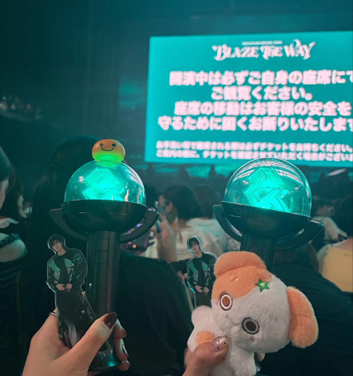 ejej_97's tweet photo. 神戸に引き続き、千葉アプグレも良席でにんまり( ◜◡◝ )
まやちありがとう〜！

よく見えましたとさ♩ https://t.co/1haLCrkT4t