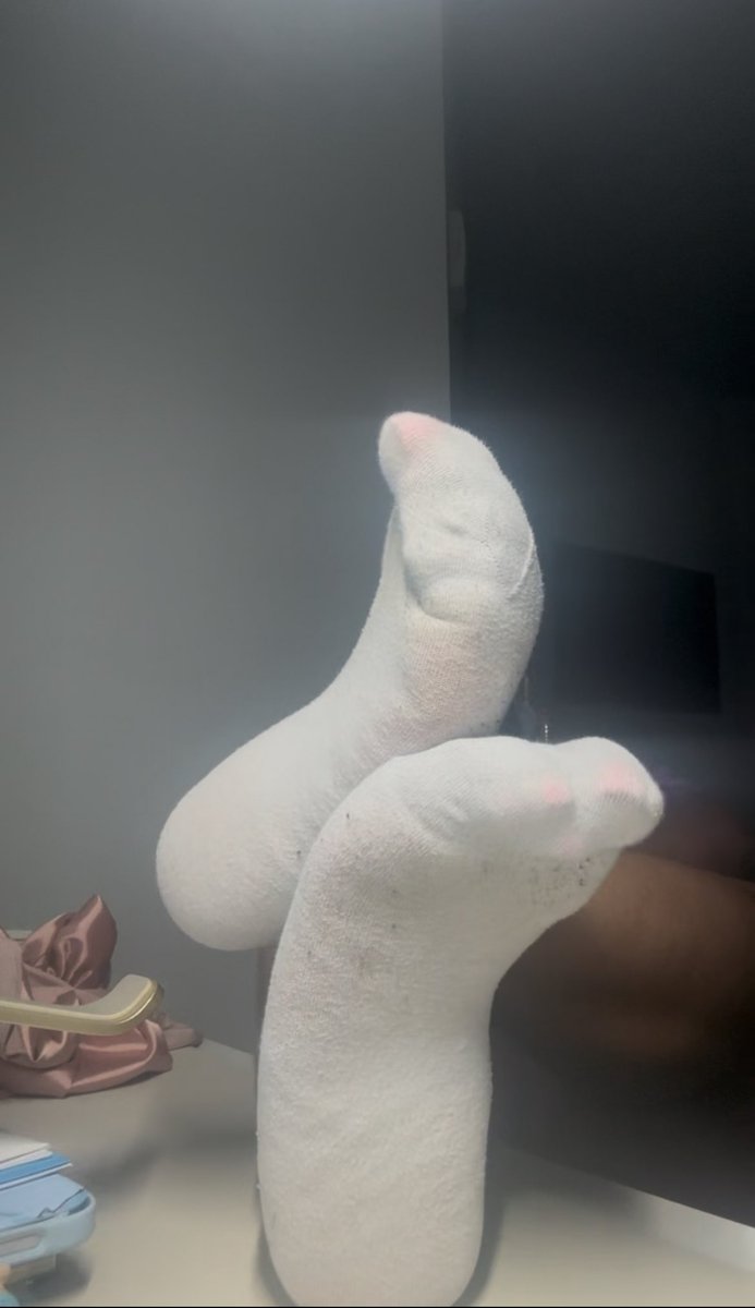 GoddessDoce12's tweet photo. Who likes white socks? 💕 https://t.co/wm2HS8iizS