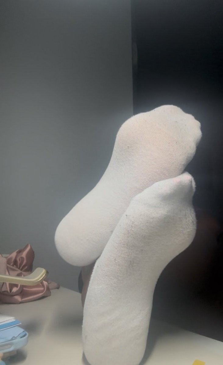 GoddessDoce12's tweet photo. Who likes white socks? 💕 https://t.co/wm2HS8iizS