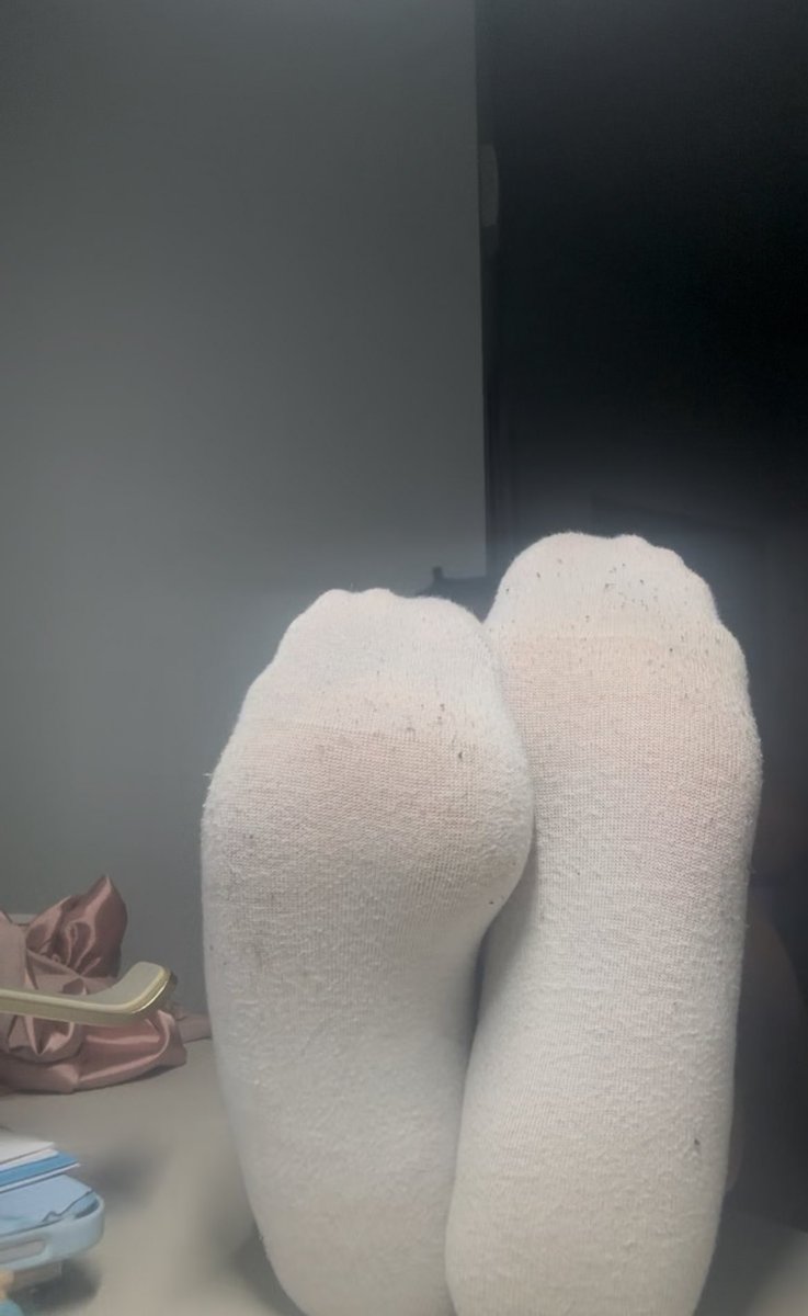 GoddessDoce12's tweet photo. Who likes white socks? 💕 https://t.co/wm2HS8iizS
