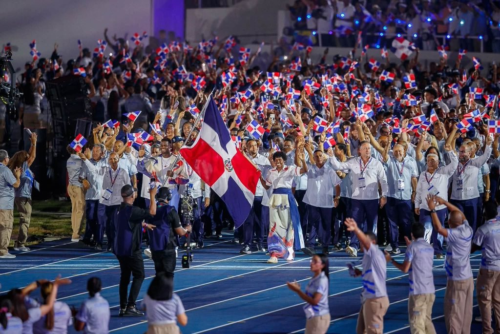 RafaelBeriguete's tweet photo. Miren anoche el honor de asistir a la inauguración de los Juegos Centroamericanos y del Caribe Santo Domingo 2026 🇩🇴 ¡Impresionante! Parecía de otro mundo, una verdadera fiesta de luz, color y orgullo caribeño. Todo el crédito al gobierno dominicano y al presidente @luisabinader https://t.co/gx7SbWWHdd