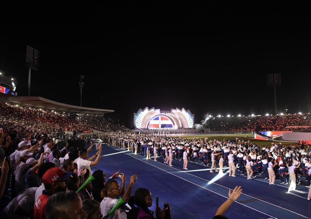 RafaelBeriguete's tweet photo. Miren anoche el honor de asistir a la inauguración de los Juegos Centroamericanos y del Caribe Santo Domingo 2026 🇩🇴 ¡Impresionante! Parecía de otro mundo, una verdadera fiesta de luz, color y orgullo caribeño. Todo el crédito al gobierno dominicano y al presidente @luisabinader https://t.co/gx7SbWWHdd