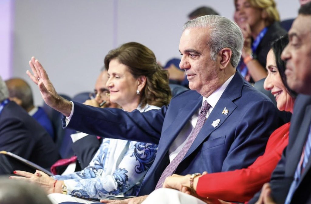 RafaelBeriguete's tweet photo. Miren anoche el honor de asistir a la inauguración de los Juegos Centroamericanos y del Caribe Santo Domingo 2026 🇩🇴 ¡Impresionante! Parecía de otro mundo, una verdadera fiesta de luz, color y orgullo caribeño. Todo el crédito al gobierno dominicano y al presidente @luisabinader https://t.co/gx7SbWWHdd