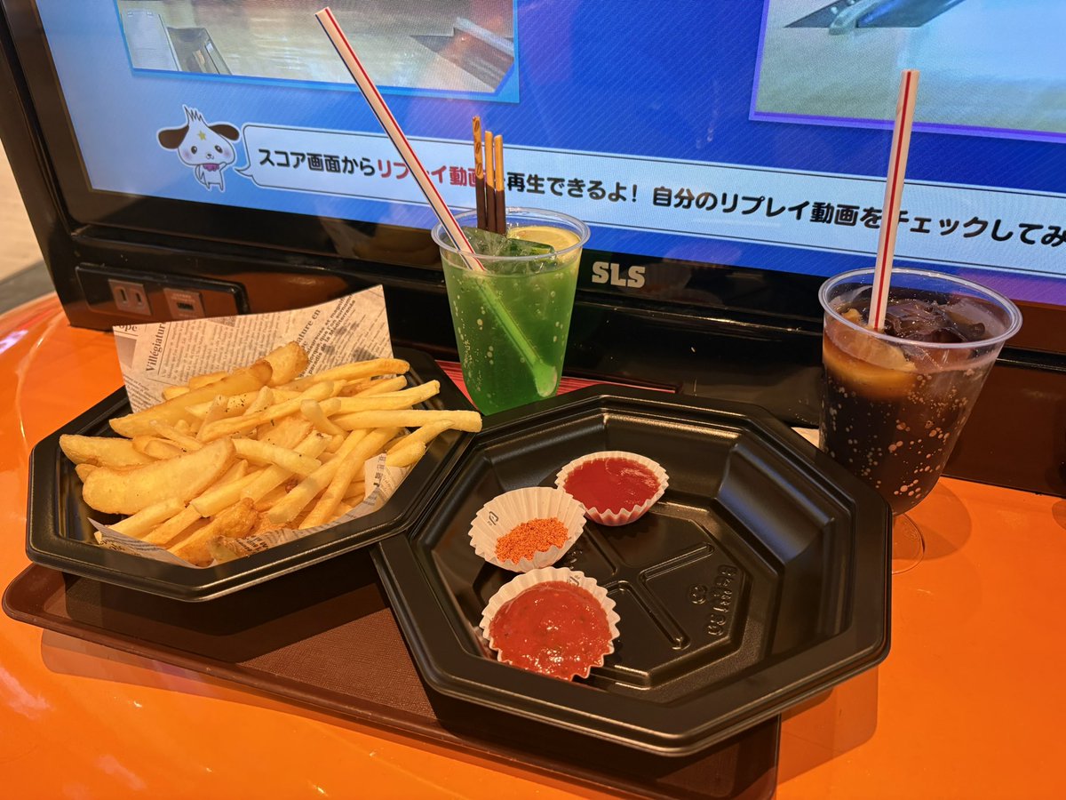 mona_wpc's tweet photo. ゾロとフランキーとシャンクス

ただのメロンソーダとぽっきーとコーラとポテト https://t.co/vxTtKKHgZq