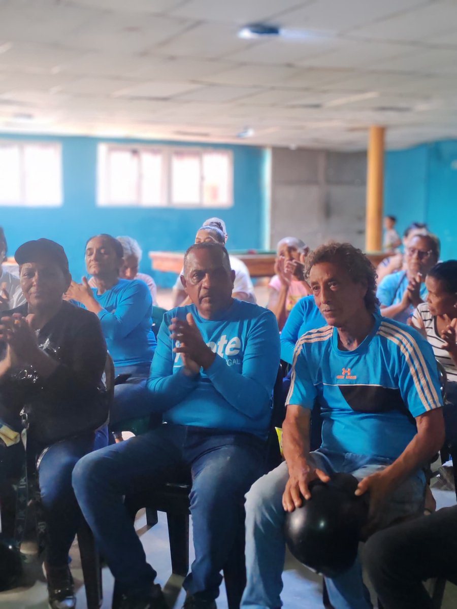 VenteSucre's tweet photo. #AHORA|| Desde Yaguaraparo, municipio Cajigal, reunidos con nuestra gente. Los Sucrenses nos tenemos y nos levantamos juntos. 

El venezolano ha demostrado una vez más que seremos libres con organización y con la fuerza de la gente. 

#LevanteVzla https://t.co/k9tdNT1Gi7
