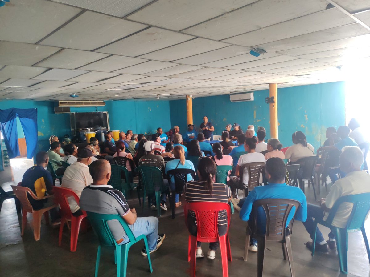 VenteSucre's tweet photo. #AHORA|| Desde Yaguaraparo, municipio Cajigal, reunidos con nuestra gente. Los Sucrenses nos tenemos y nos levantamos juntos. 

El venezolano ha demostrado una vez más que seremos libres con organización y con la fuerza de la gente. 

#LevanteVzla https://t.co/k9tdNT1Gi7