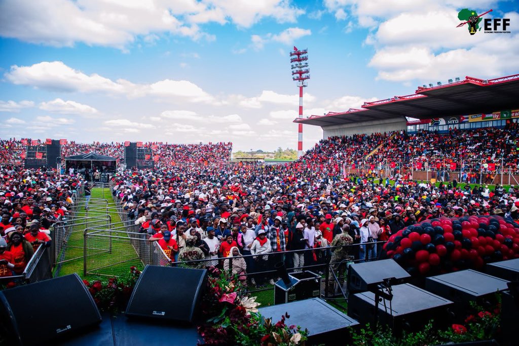 SihleLonzi's tweet photo. The 13th Anniversary and Manifesto Launch of the EFF was a resounding and overwhelming SUCCESS🔥

The boyish and girlish behaviour of Mbalula and Phophi failed dismally!

The Commander in Chief and President is leading a national organisation that has the unparalleled ability to organise people from all corners of South Africa. 

From Thohoyandou in Limpopo, to Gugulethu in the Western Cape.

No one has the capacity to sabotage the EFF, no one!

Ro livhuwa nga maanda Muphuresidennde. Ro livhuwa Mushavhi🙏🏿

#EFFTurns13