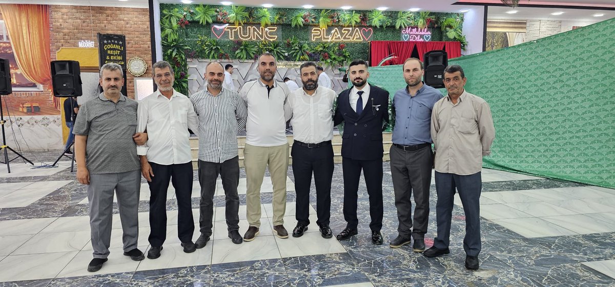 HudaParYavuzeli's tweet photo. İlçe Başkanımız Sayın Tacim Kervancı ve heyeti, Bozkurt ve Karaçalı ailelerinin düğün merasimlerine iştirak ederek mutluluklarına ortak oldular. Rabbim bu güzel birlikteliği dünya ve ahiret saadetine vesile eylesin. Genç çiftimize iki cihanda da mutluluklar dileriz. https://t.co/ET9uK5Szbl