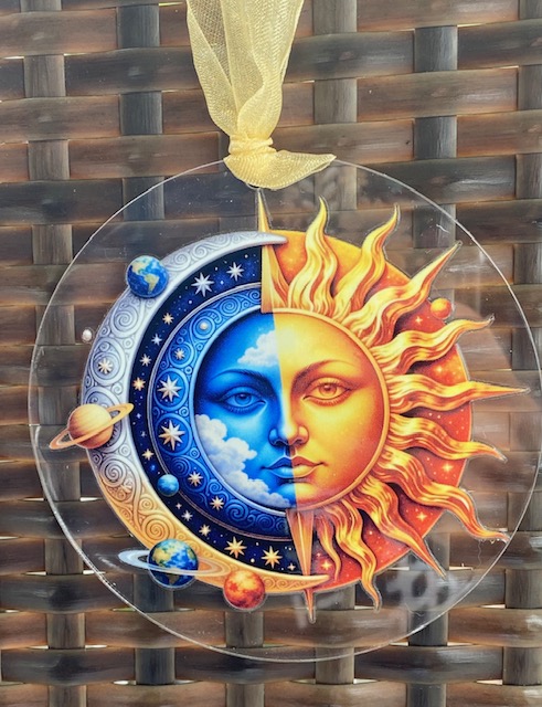 lhersh03's tweet photo. https://t.co/fUXbKmD8nr My favorite Full split face with eyes open sun &amp; Moon with planets. Beautiful rub on transfer detail. Clear 4" acrylic disc with ribbon. #giftforher #forhim #diygifts #diyhomedecor https://t.co/528Hvuf5Qn