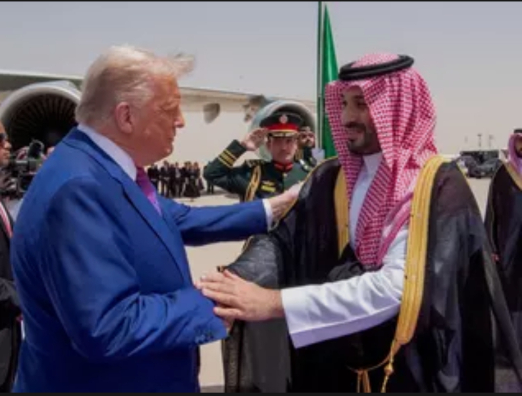 Julian_AssangeQ's tweet photo. Trump approves landmark nuclear energy deal with Saudi Arabia as Israel fears it could pave way for weapons https://t.co/cy4YIu0msO