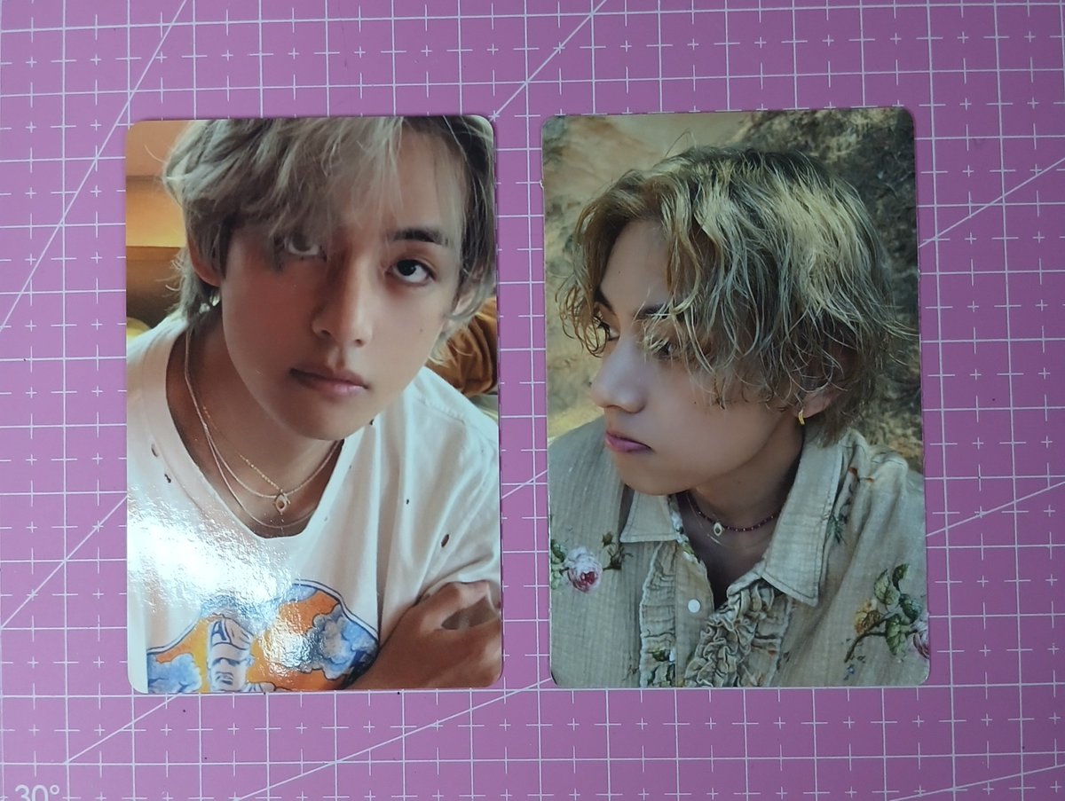 thvlari_'s tweet photo. VENDO/VENDA PHOTOCARD LAYOVER

♡ R$ 10 cada + frete por superfrete 
♡ pc Layover weverse e pc Layover ver. blue
♡ sem avarias
♡ mando vídeos na dm

🏷 vendo venda bts layover namjoon jin yoongi hoseok jimin taehyung jungkook pc v tae https://t.co/RlWAkmTz3s