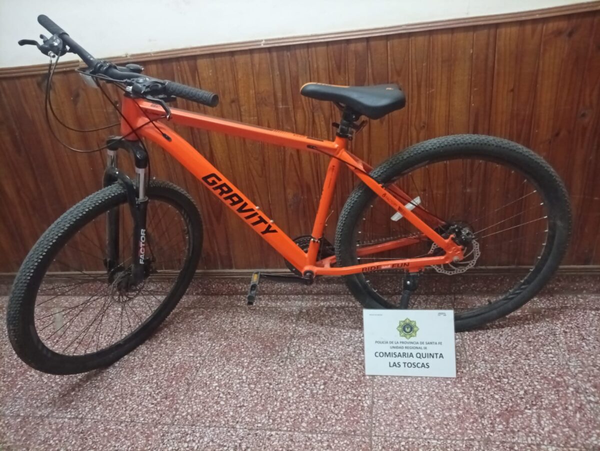 Paralelo28SF's tweet photo. Las Toscas: Aprehenden a un hombre por el robo de una bicicleta https://t.co/rfzQqPsdXb https://t.co/VFX9A0U1l2
