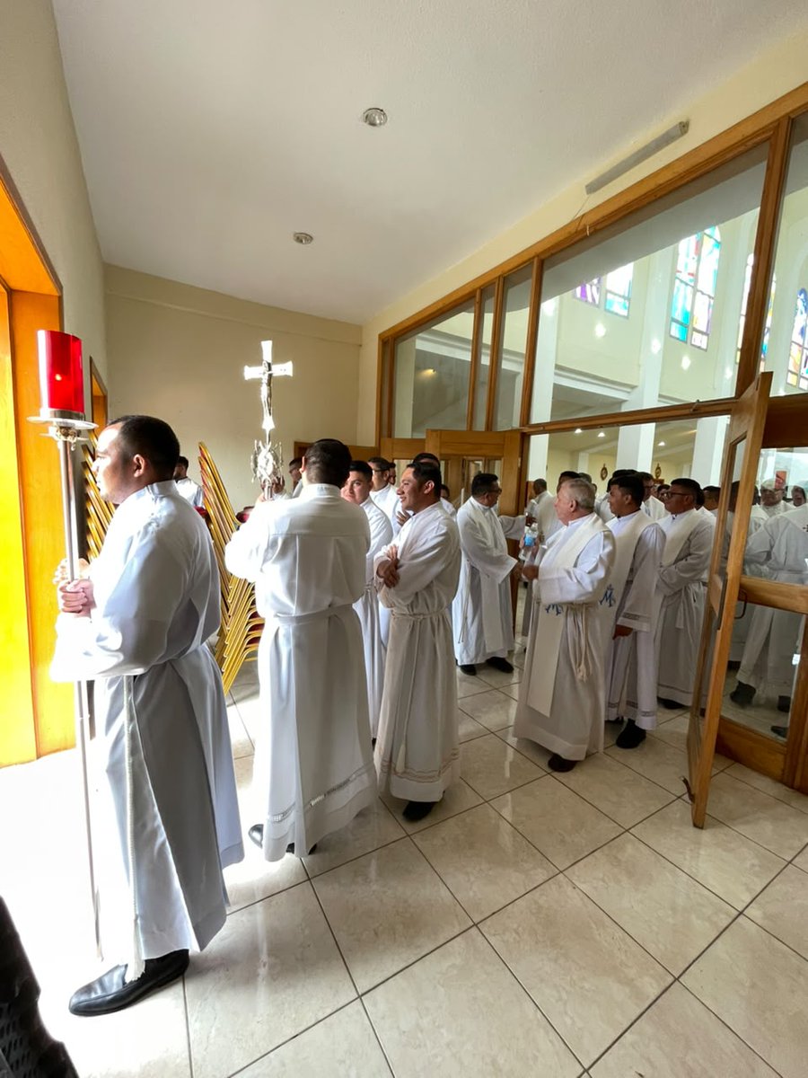 suyapamedios's tweet photo. Todo el clero que participará de la celebración de la Ordenación Episcopal de Monseñor Patricio Larrosa como nuevo Obispo de la Diócesis de Danlí; listos y preparados para el inicio de esta sagrada Eucaristía.
#SuyapaMedios #Ordenacion #Episcopal #Danli #Monseñor #PatricioLarrosa https://t.co/MxaXwx6CEn