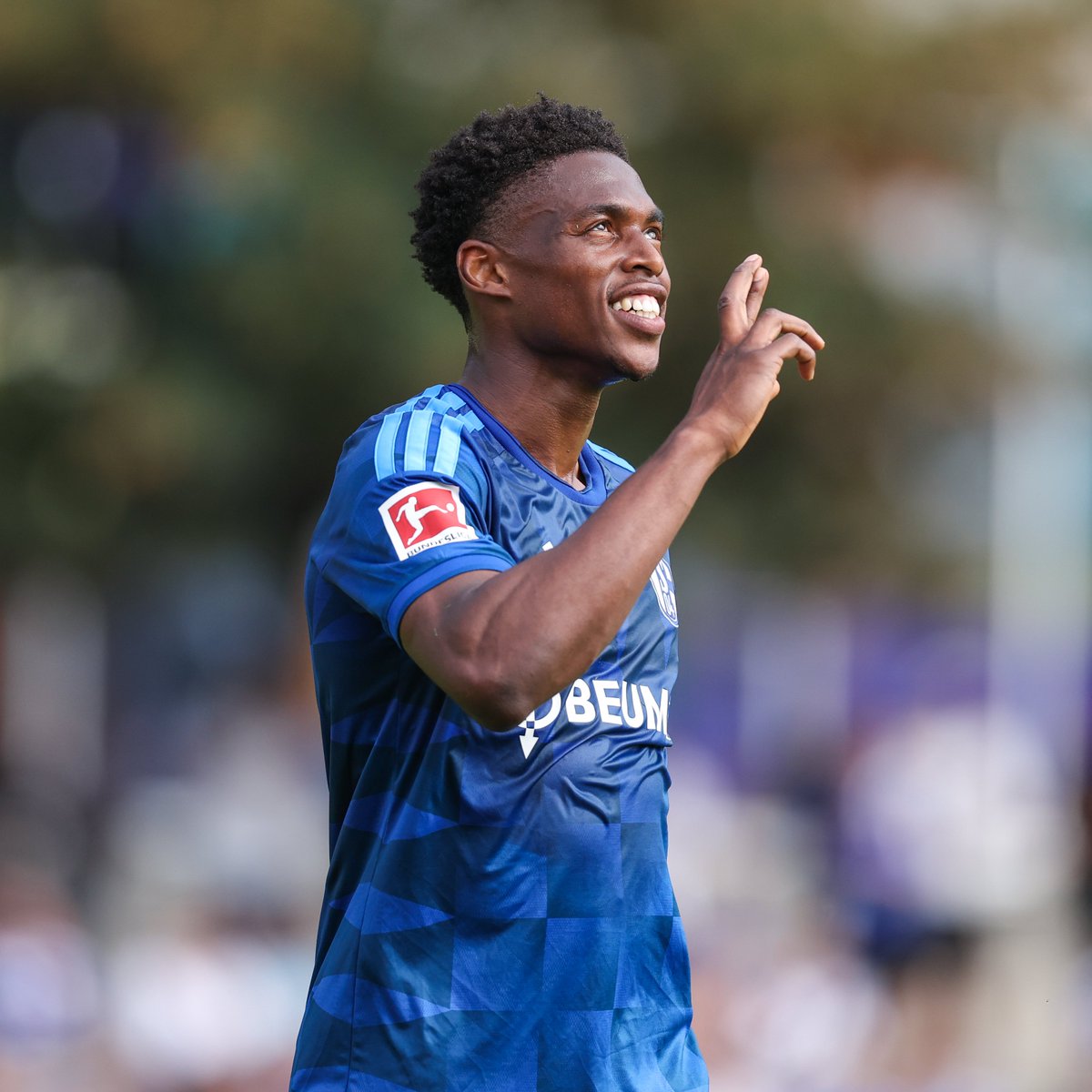 s04_en's tweet photo. First goal in Royal Blue ☑️

Nice one, Junior! 😁

#S04 | #S04FAG | #S04imStubaital https://t.co/sGNcRpZi1J