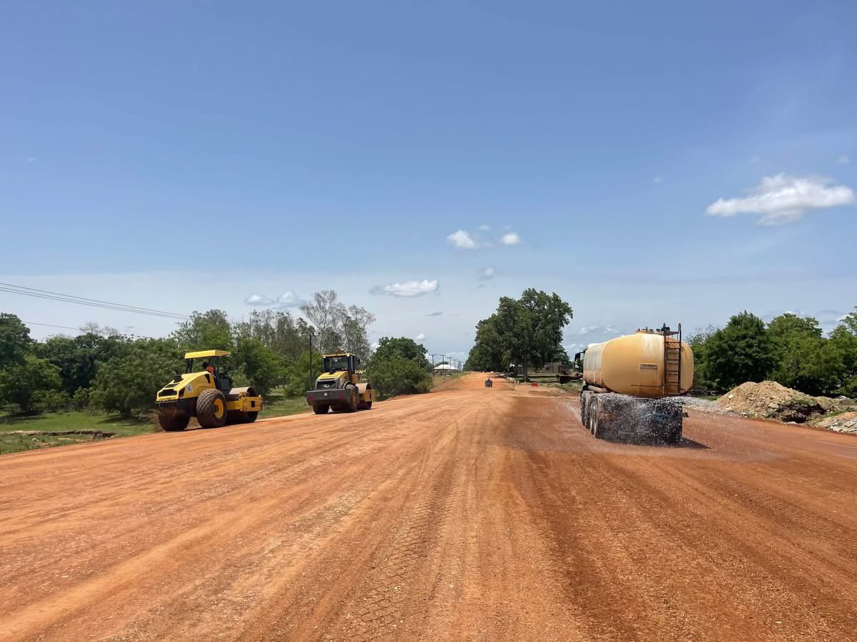 tv3_ghana's tweet photo. 📸 Photos from works on the partial reconstruction of the Navrongo- Chuchuliga-Tumu Road, including the Navrongo-Chuchuliga-Sandema Road and Pwalugu-Paga Spur.

#3NewsGH #TV3GH https://t.co/LveExlhcBb