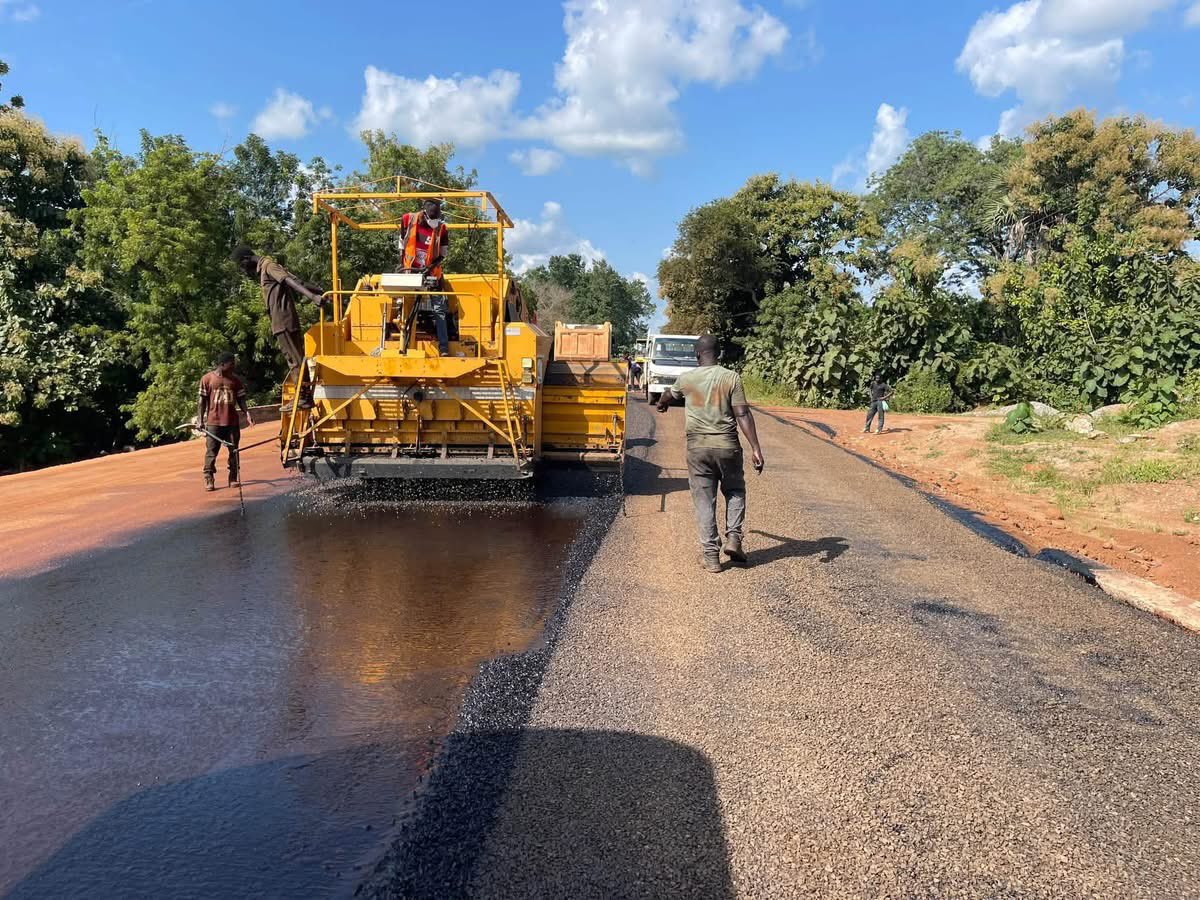 tv3_ghana's tweet photo. 📸 Photos from works on the partial reconstruction of the Navrongo- Chuchuliga-Tumu Road, including the Navrongo-Chuchuliga-Sandema Road and Pwalugu-Paga Spur.

#3NewsGH #TV3GH https://t.co/LveExlhcBb