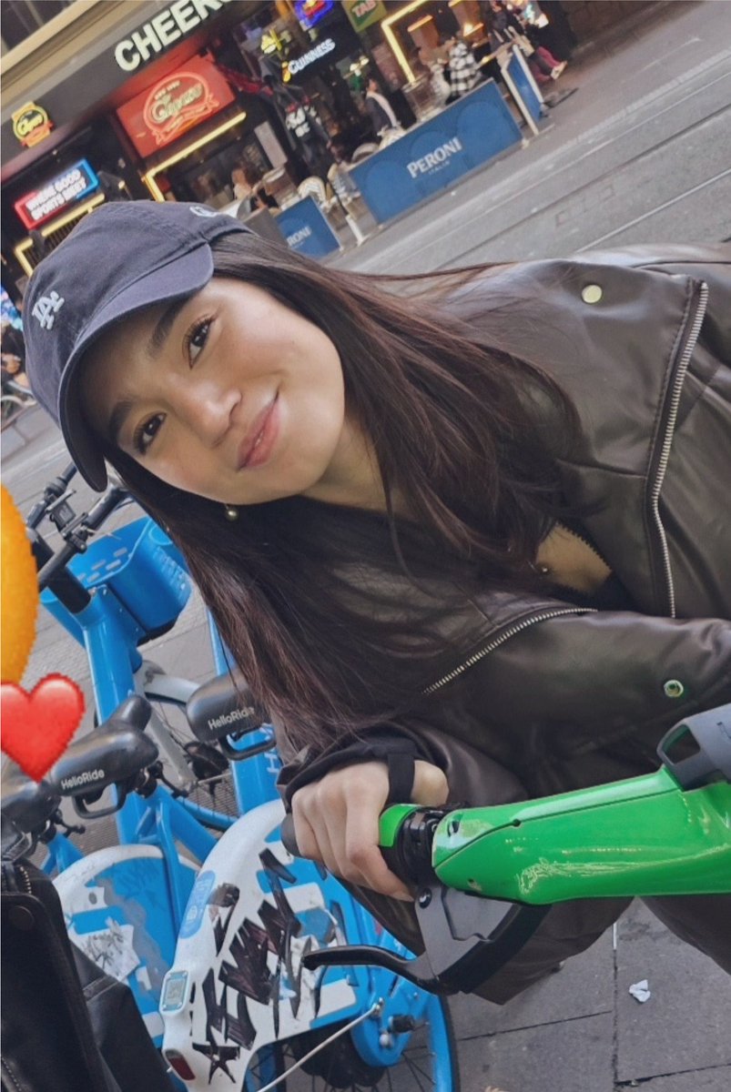 doughnbil's tweet photo. donny &amp; belle yesterday with their bikes. hinintay pa daw talaga ni donny makatawid, so that they could take a picture with him. two good hearts 🫶 

rest well &amp; enjoy, donny &amp; belle! 🇦🇺 https://t.co/9qId9QVhs6